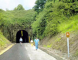 Los túneles se iluminan para garantizar la seguridad del usuario