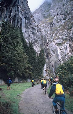 Senda del Oso Greenway